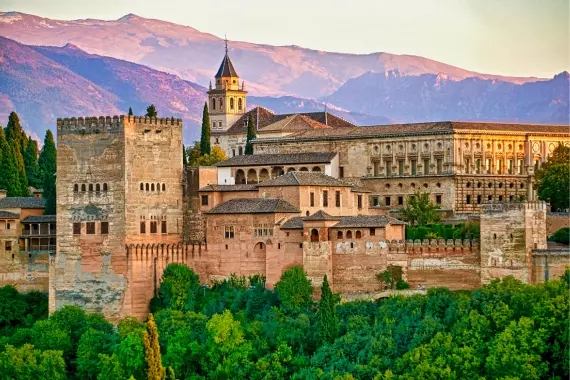 Blick auf die Alhambra von einem Aussichtspunkt